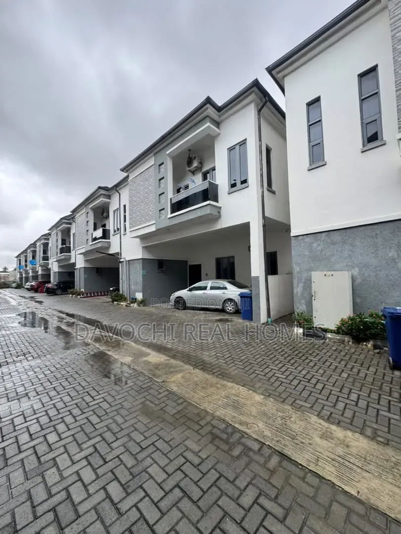 4bdrm Duplex in Ikota for rent