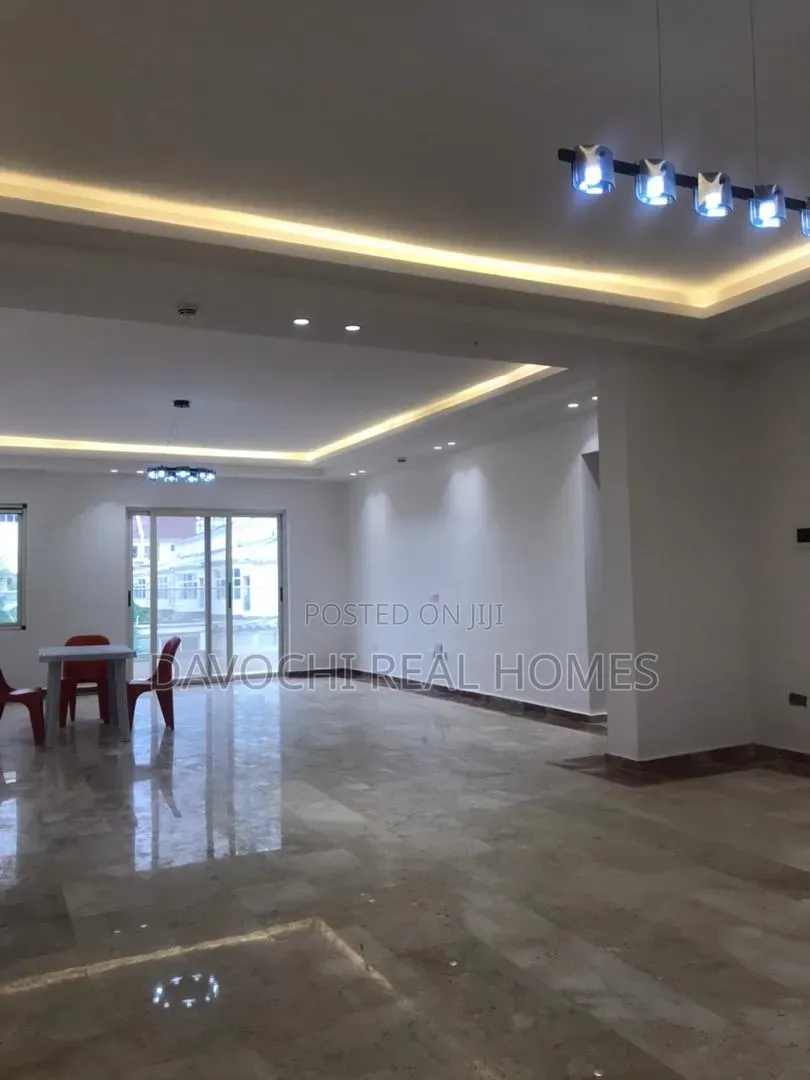 3bdrm Apartment in Lekki Phase 1 for rent