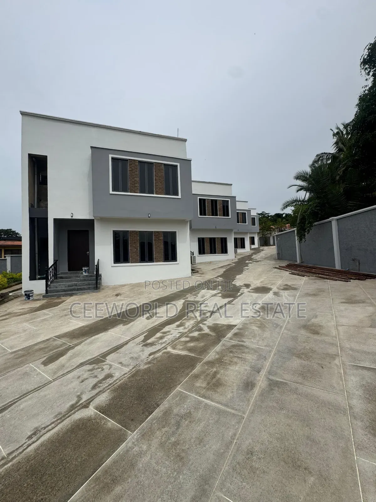 4bdrm Duplex in Agodi Gra for rent