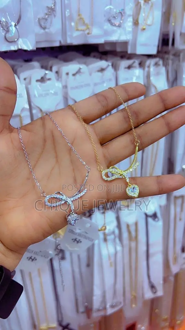 Dainty Necklace and Rose Box