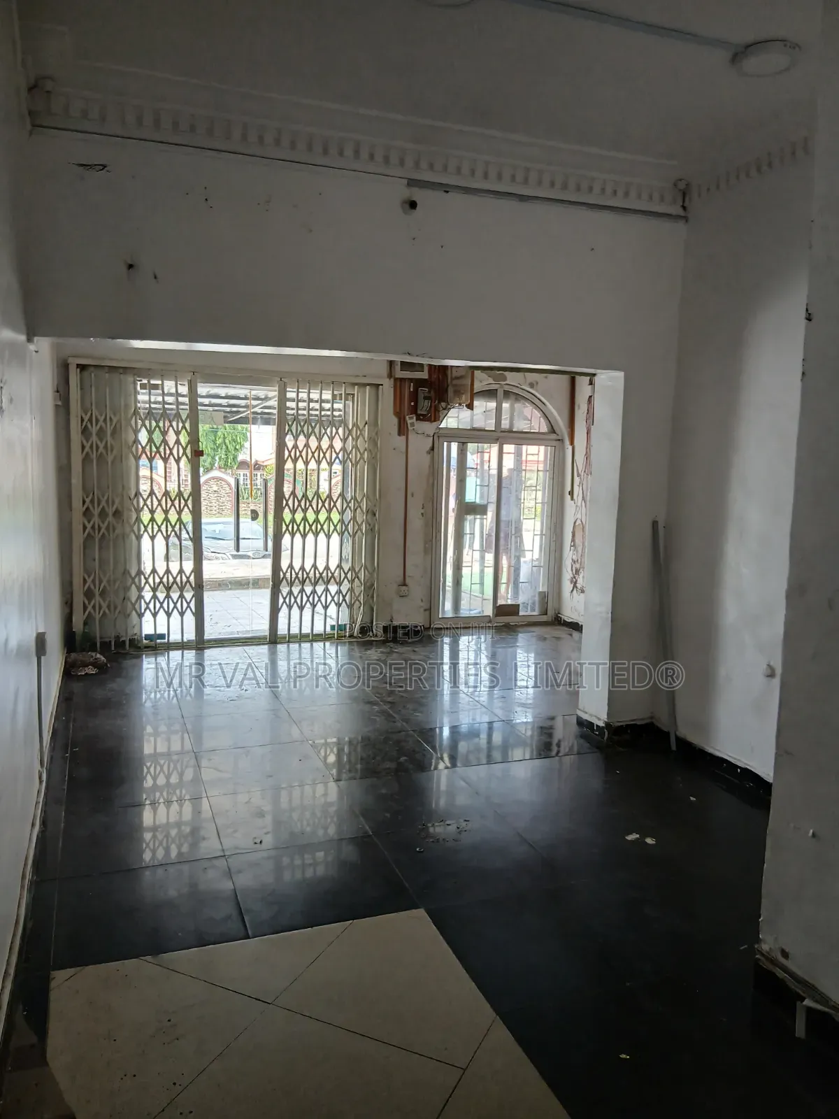 Spacious Shop for Lease