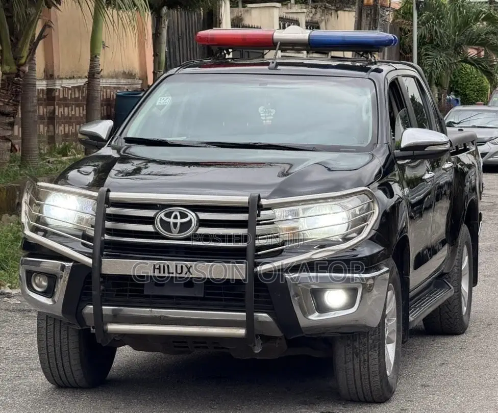 Toyota Hilux 2016 Black