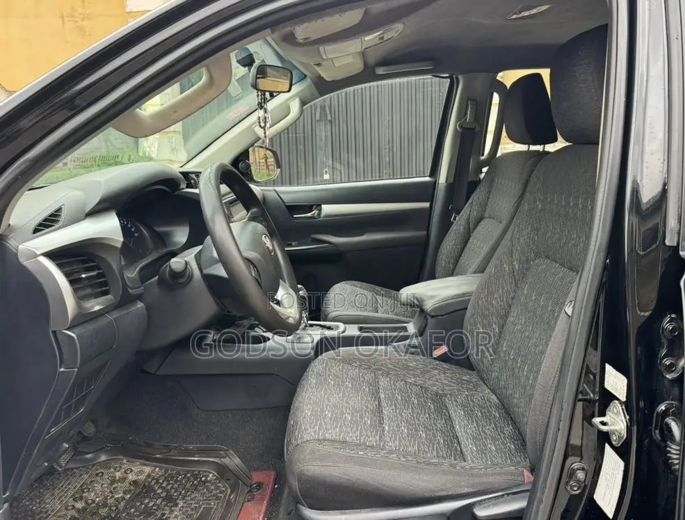 Toyota Hilux 2016 Black