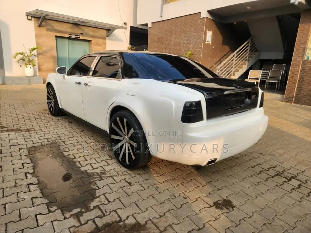 Chrysler 300 2010 White