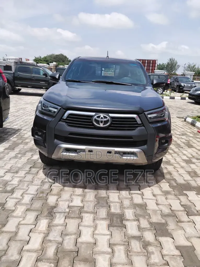 Toyota Hilux 2021 Gray
