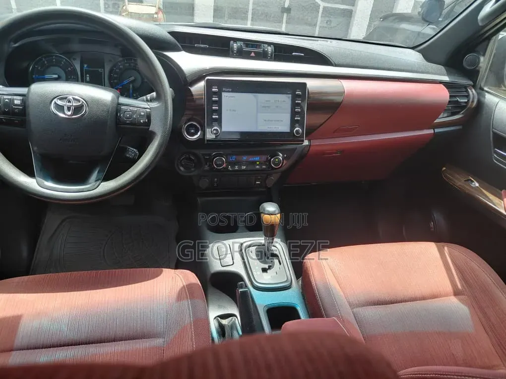 Toyota Hilux 2021 Gray