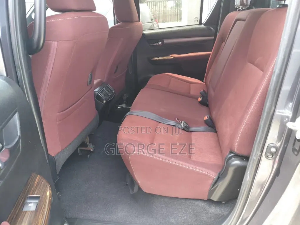 Toyota Hilux 2021 Gray