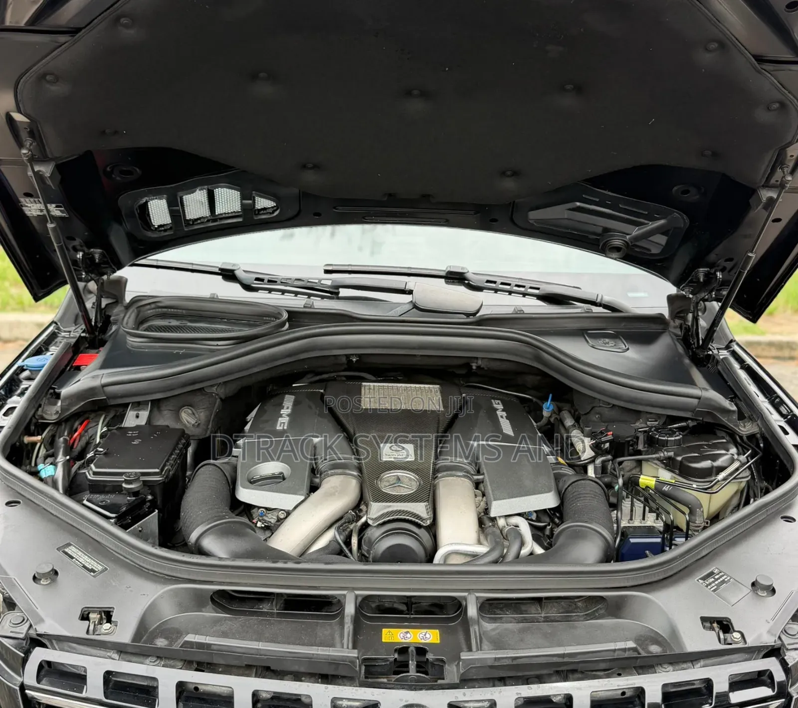 Mercedes-Benz M Class ML63 AMG 4dr SUV AWD (5.5L 8cyl Turbo 7A) 2014