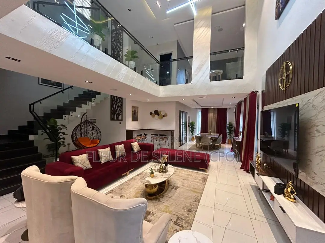 Luxurious 5 Bedroom Manson With Private Cinema