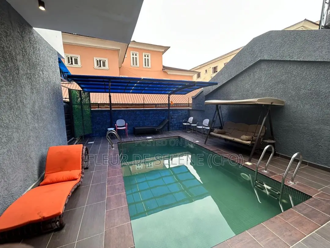 Luxurious 5 Bedroom Manson With Private Cinema