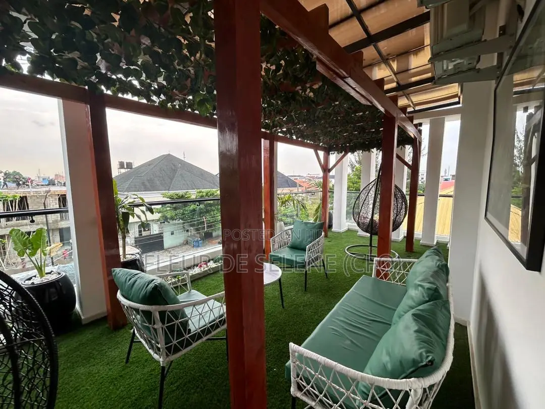 Luxurious 5 Bedroom Manson With Private Cinema