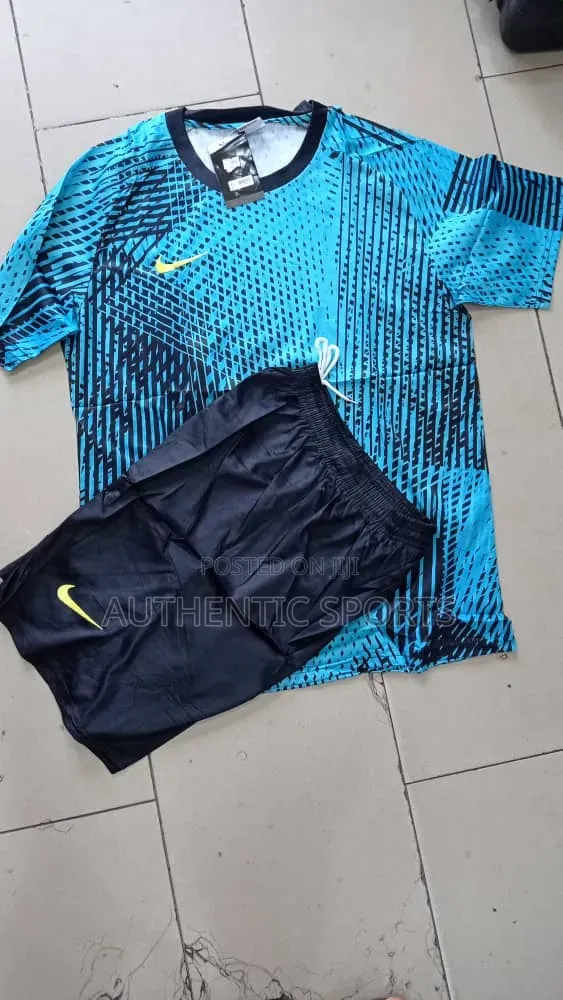 A Set of Foreign Imported Football Jerseys - 15pcs Up and Down.