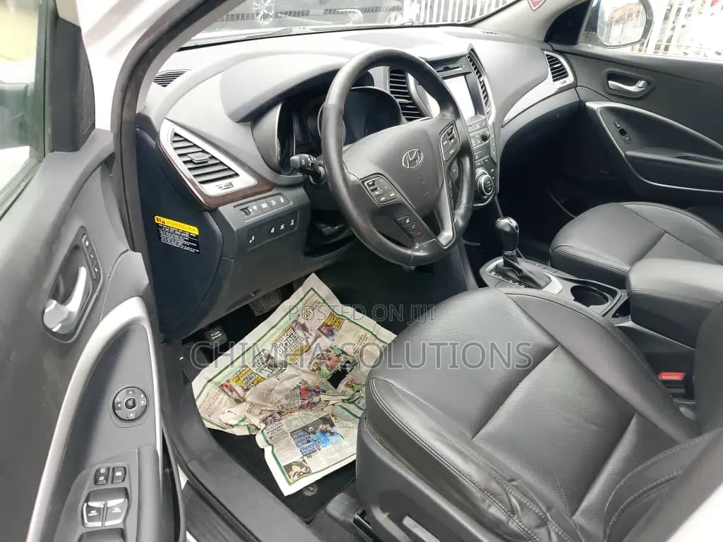 Hyundai Santa Fe SE AWD 2017 White
