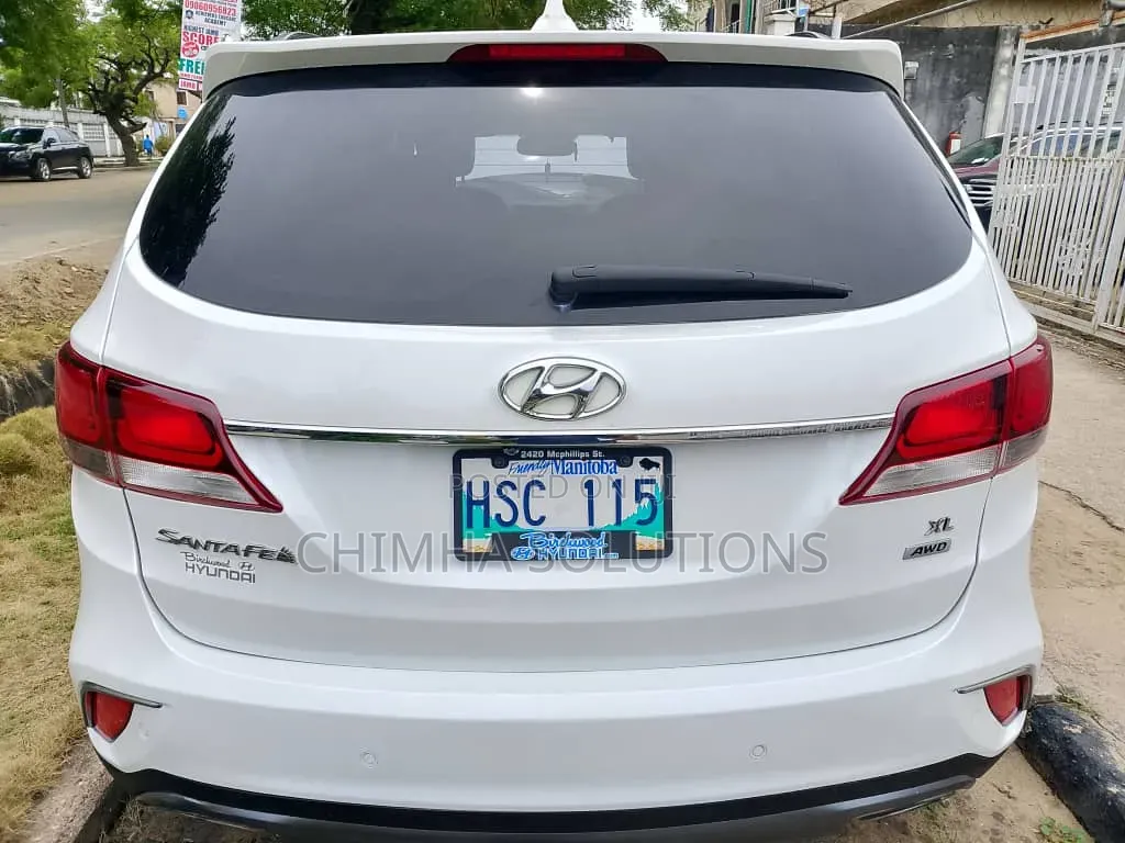 Hyundai Santa Fe SE AWD 2017 White