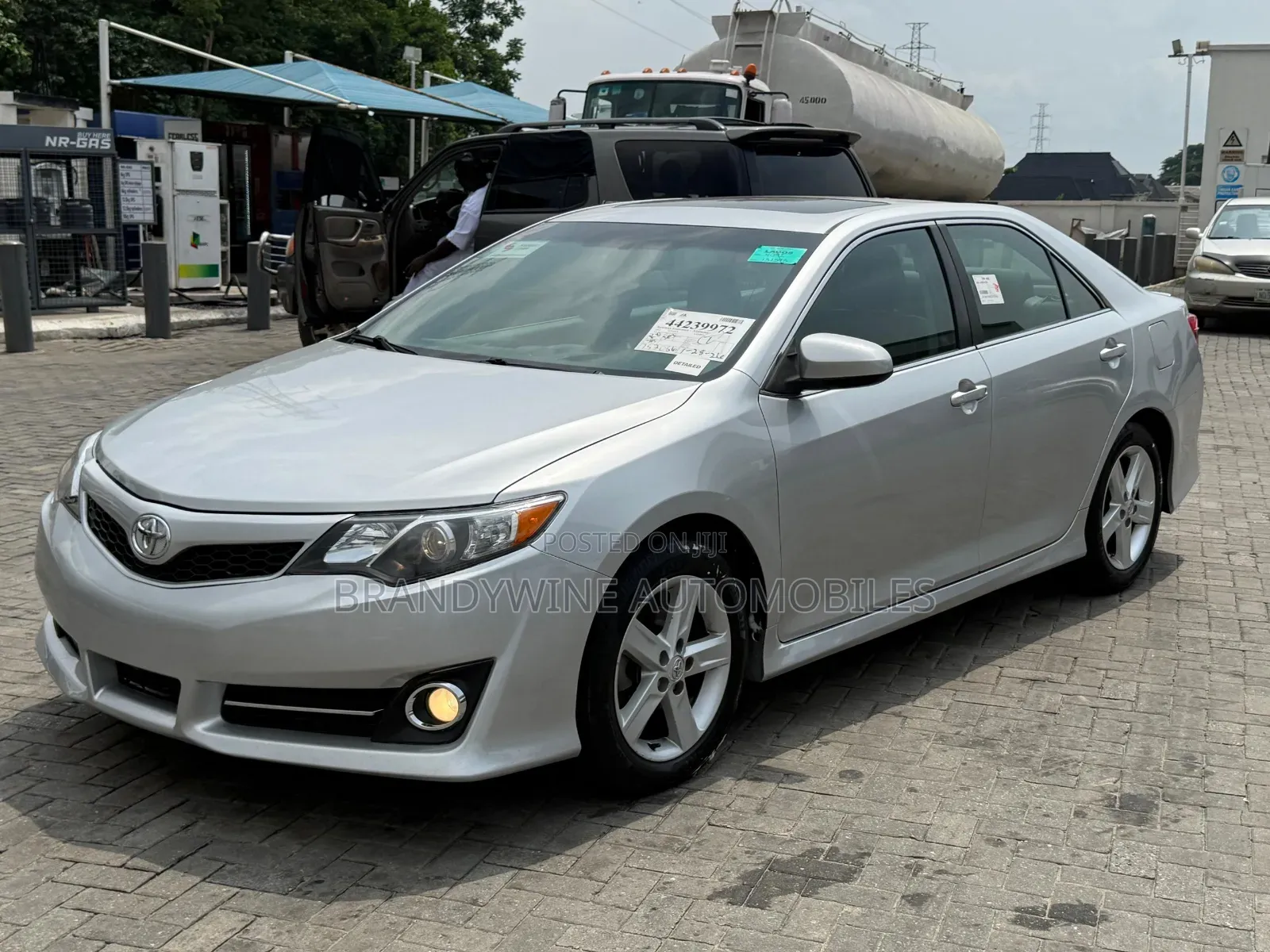 Toyota Camry SE 4dr Sedan (2.5L 4cyl 6A) 2012 Silver