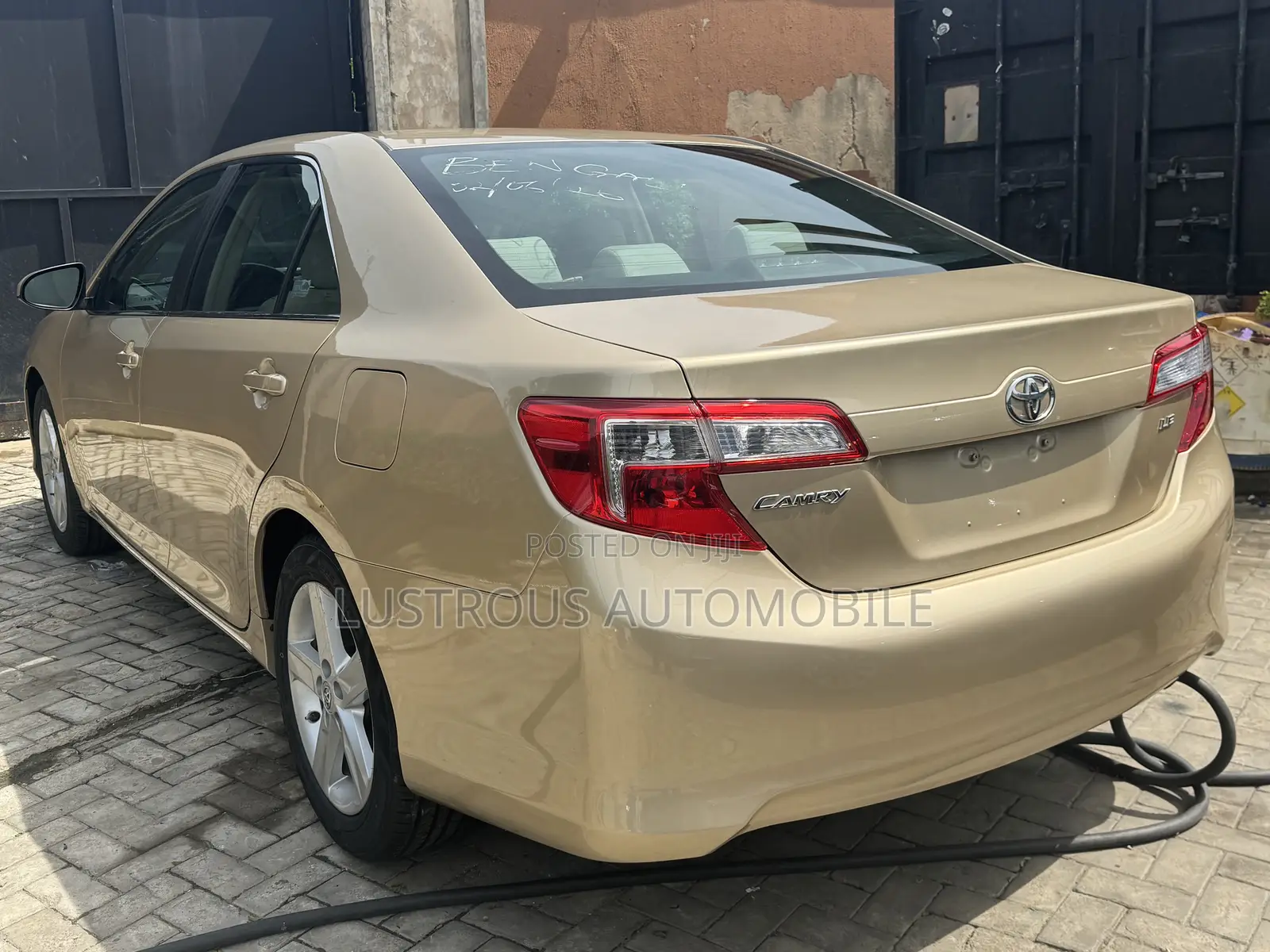Toyota Camry LE 4dr Sedan (2.5L 4cyl 6A) 2012 Gold