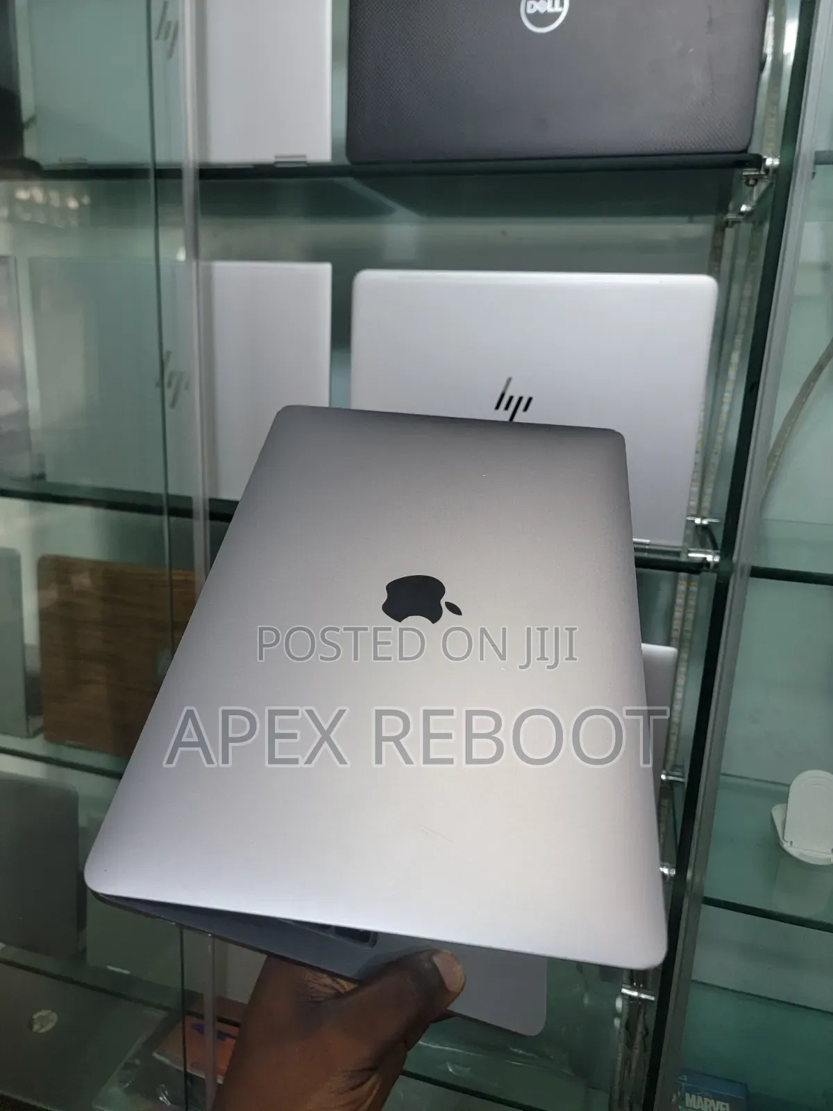 Laptop Apple MacBook Pro 2022 M2 8GB Apple M2 SSD 256GB