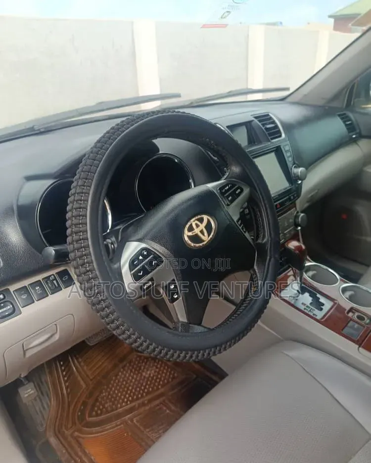 Toyota Highlander Limited 2011 Silver