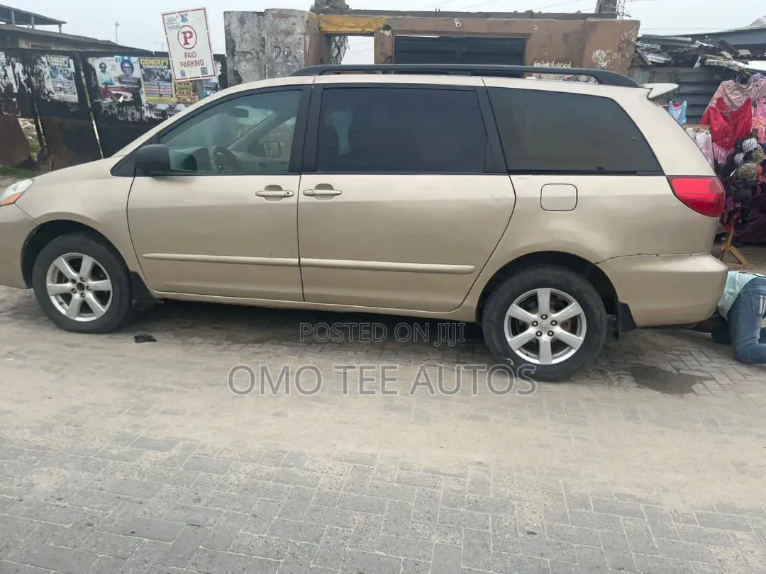 Toyota Sienna LE AWD 2005 Gold