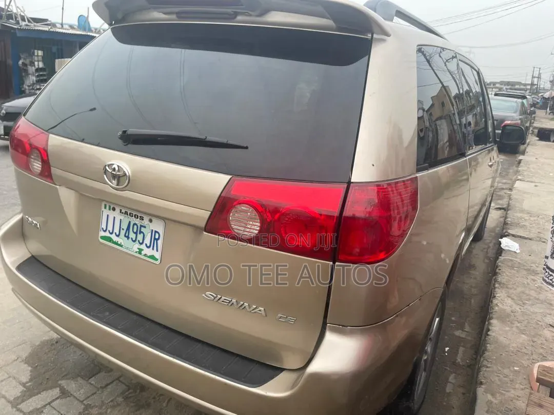 Toyota Sienna LE AWD 2005 Gold