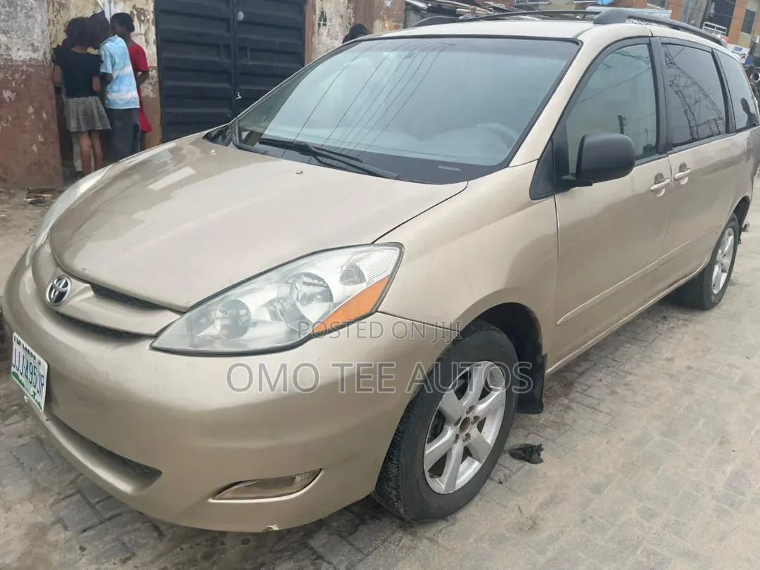 Toyota Sienna LE AWD 2005 Gold