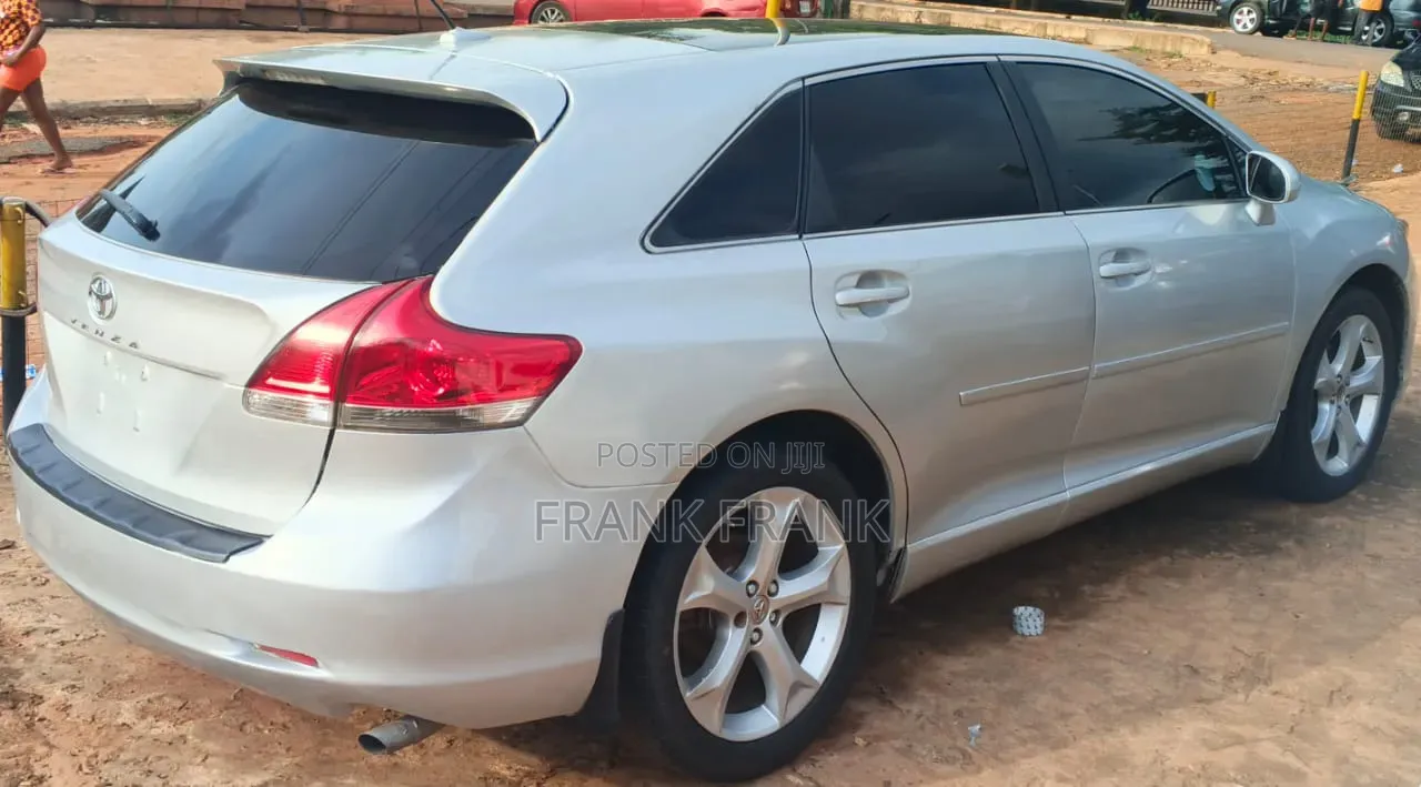 Toyota Venza 2010 Silver