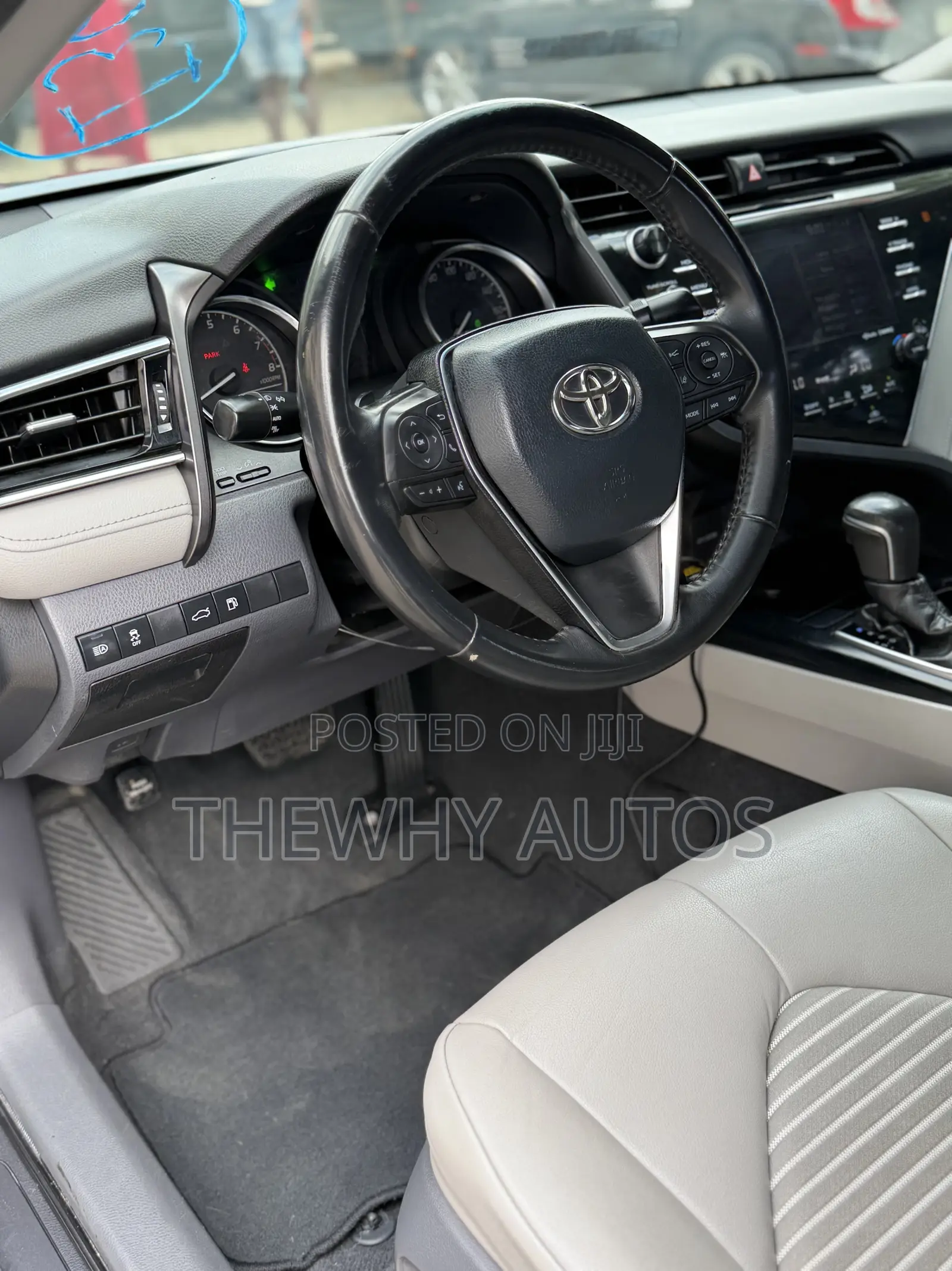 Toyota Camry SE FWD (2.5L 4cyl 8AM) 2018 Blue