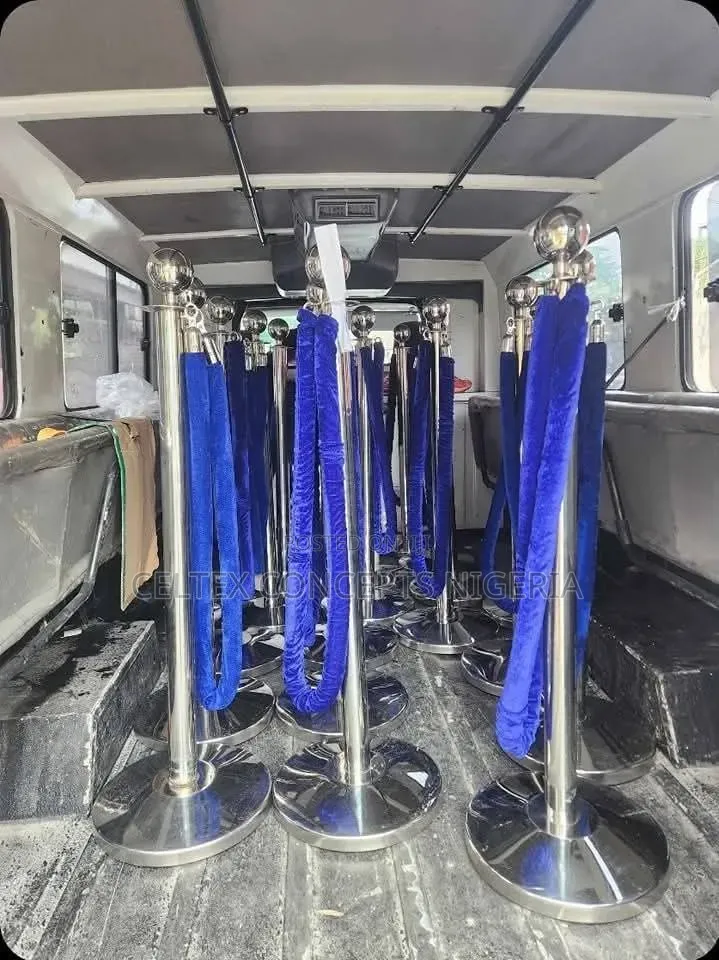 Stainless Steels Crowd Control Stanchions With Blue Velvet Rope