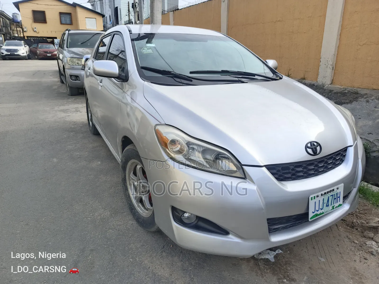 Toyota Matrix S Hatchback FWD (2.4L 4cyl 5A) 2009 Silver