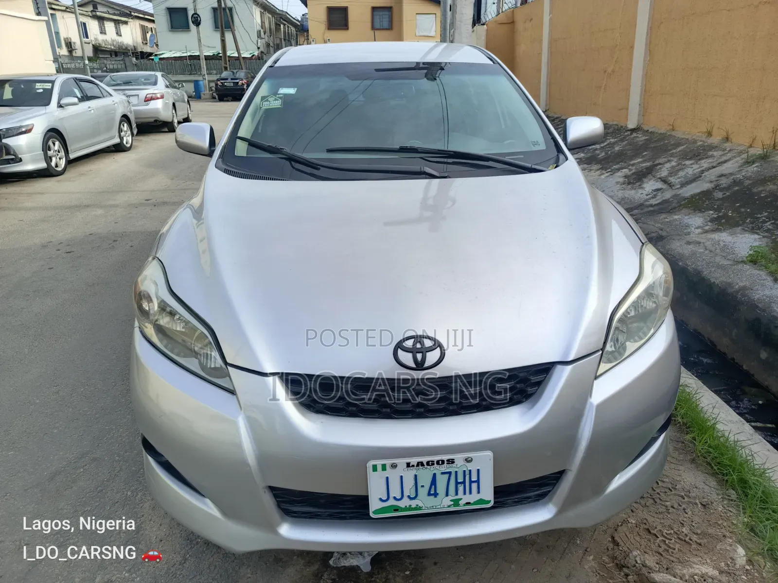 Toyota Matrix S Hatchback FWD (2.4L 4cyl 5A) 2009 Silver