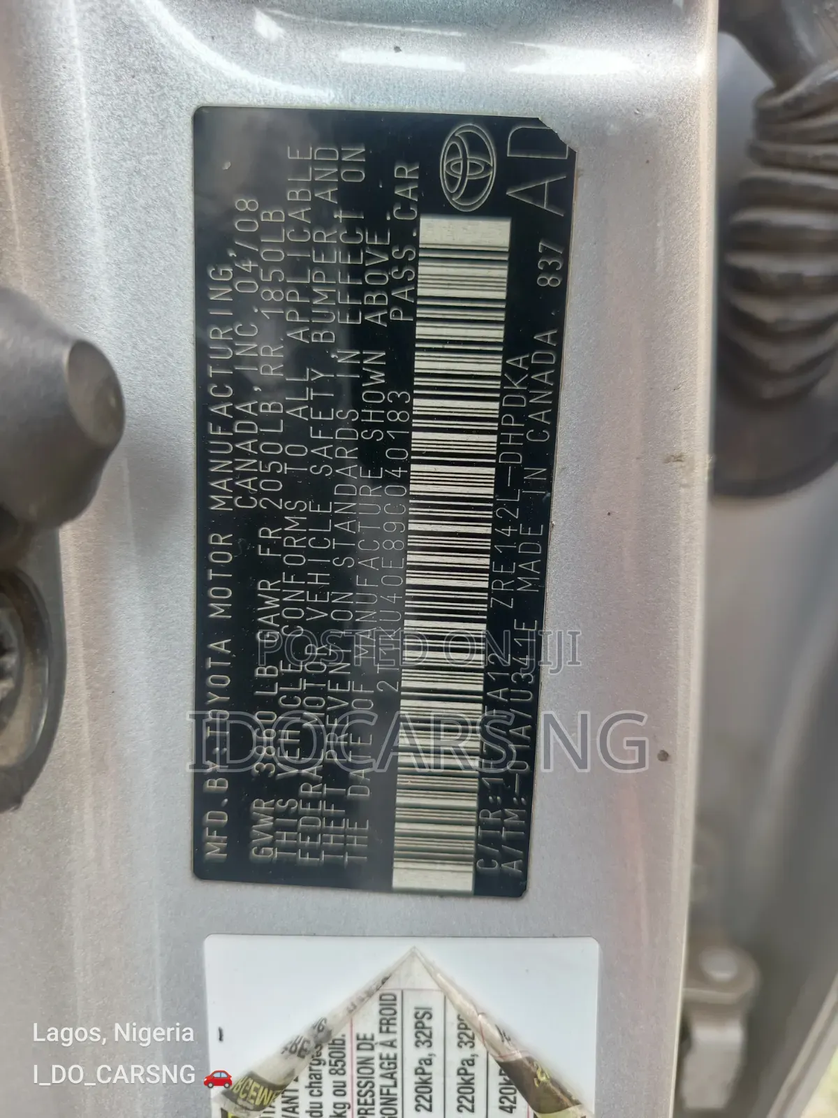 Toyota Matrix S Hatchback FWD (2.4L 4cyl 5A) 2009 Silver