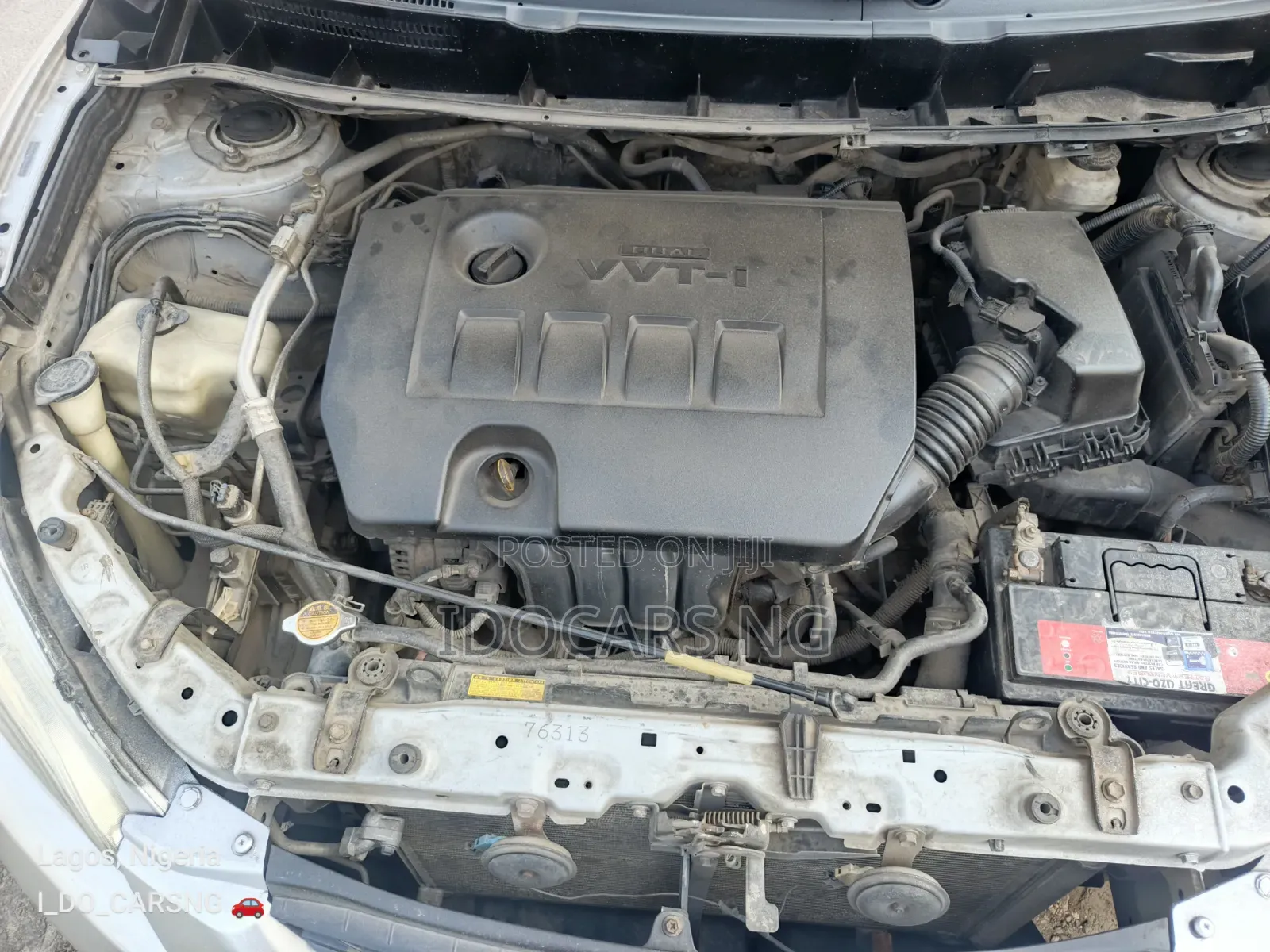 Toyota Matrix S Hatchback FWD (2.4L 4cyl 5A) 2009 Silver