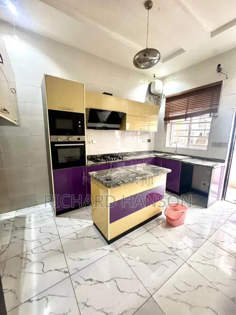 1bdrm Shared Apartment in Not-Mini-Flat for rent