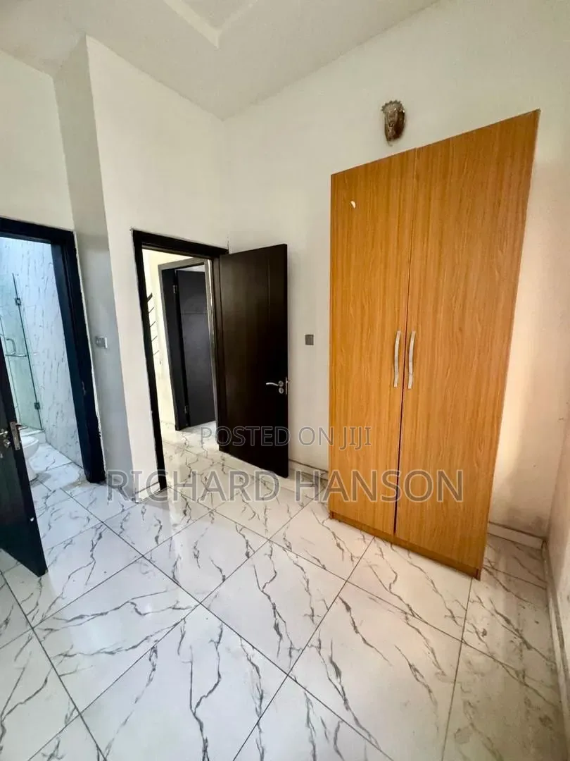 1bdrm Shared Apartment in Not-Mini-Flat for rent