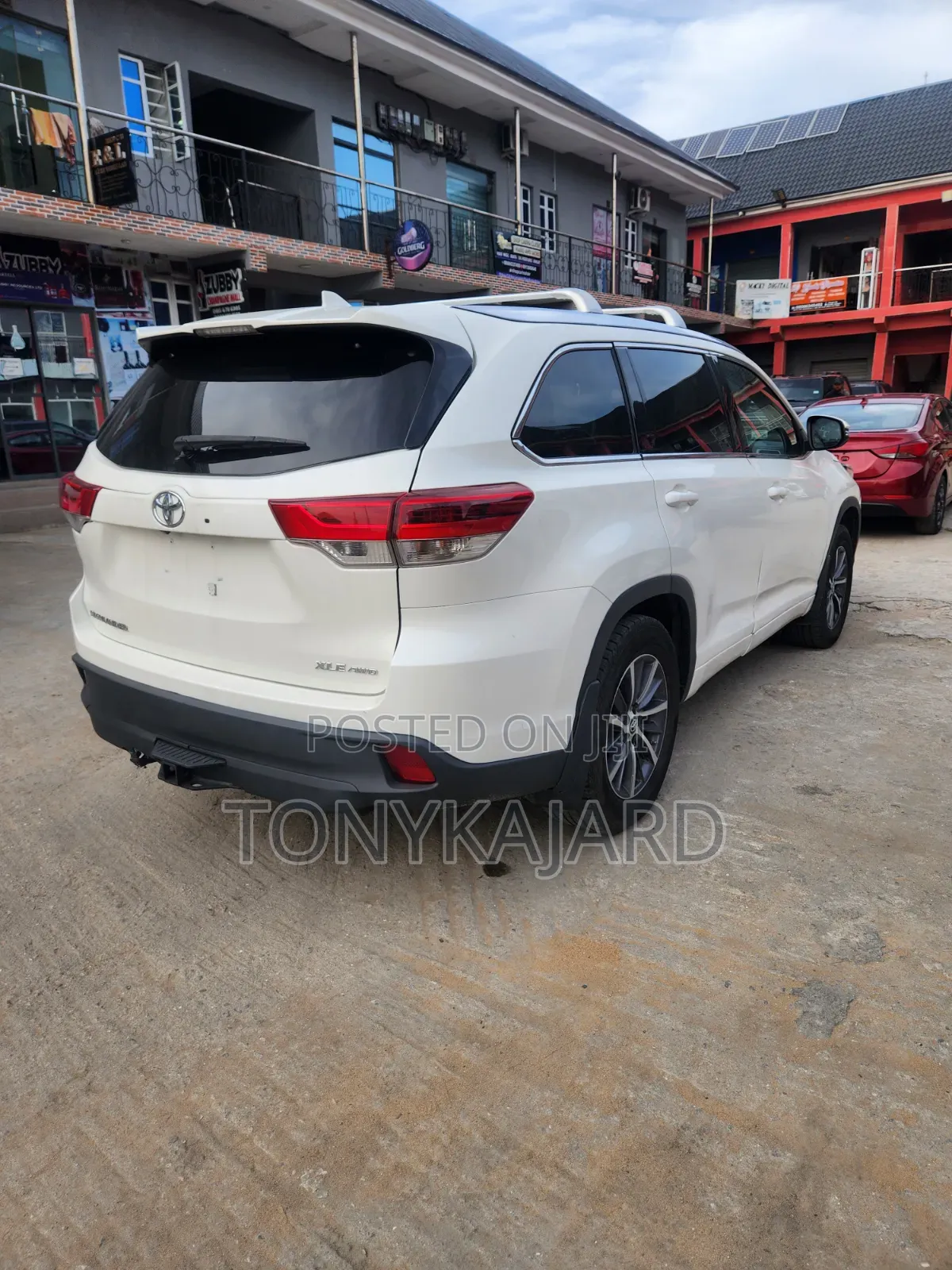 Toyota Highlander XLE 4x4 V6 (3.5L 6cyl 8A) 2018 White