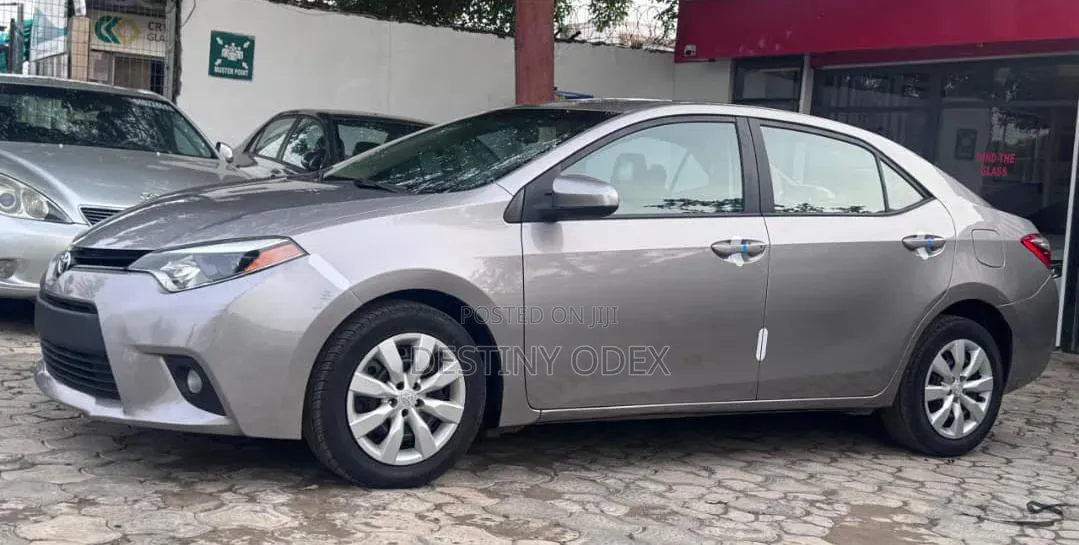 Toyota Corolla LE 4dr Sedan (1.8L 4cyl CVT) 2015 Beige