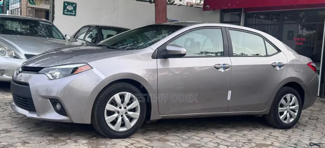 Toyota Corolla LE 4dr Sedan (1.8L 4cyl CVT) 2015 Beige