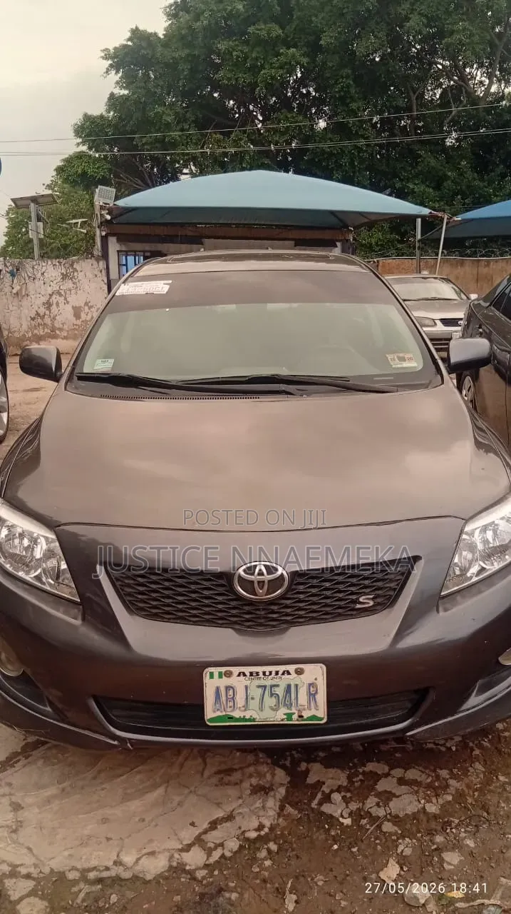 Toyota Corolla 2010 Gray