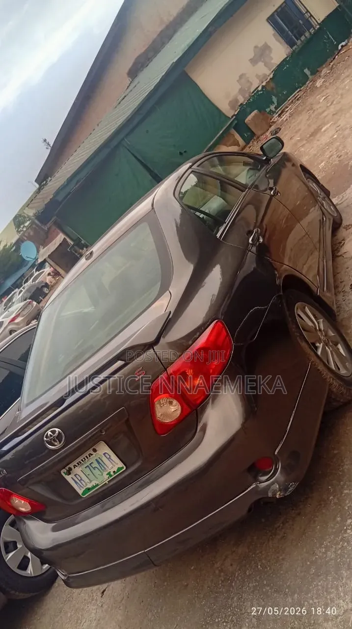 Toyota Corolla 2010 Gray