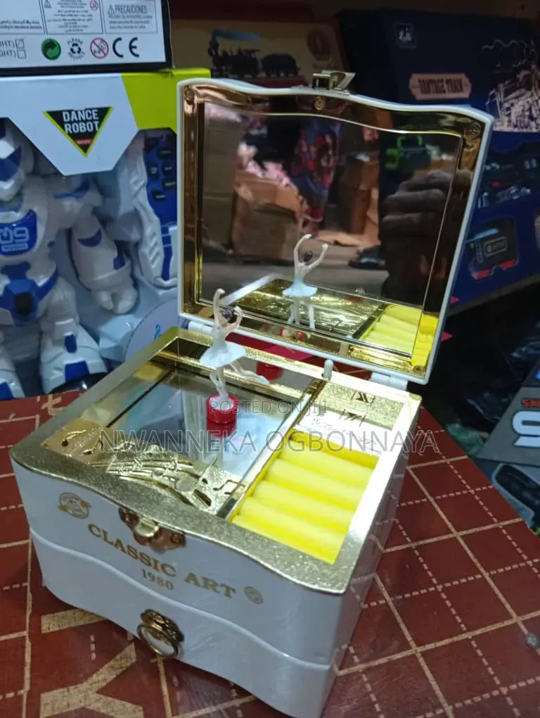Creative Mechanical Dancing Jewelry Music Box Ornament