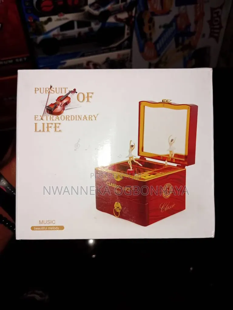 Creative Mechanical Dancing Jewelry Music Box Ornament