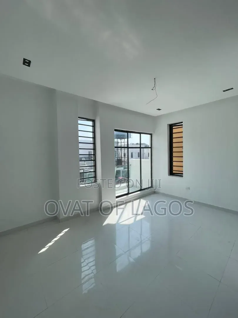 4bdrm Duplex in Ikota for sale