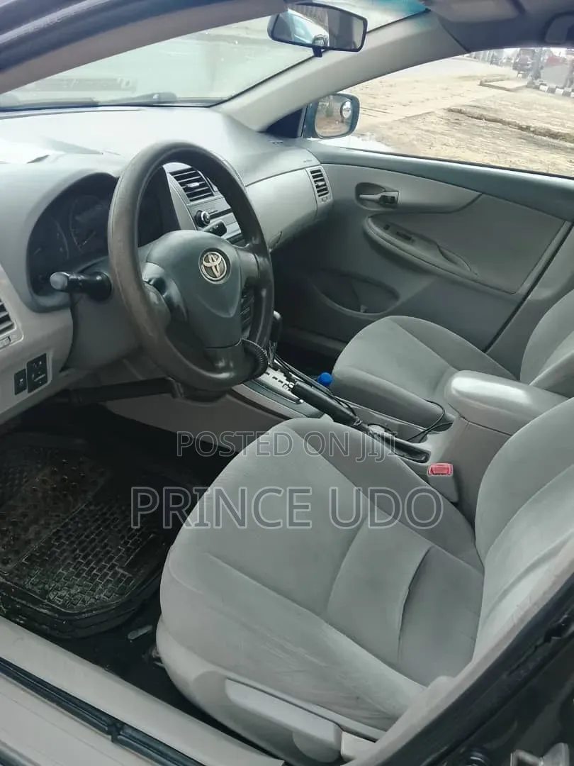 Toyota Corolla 2010 Gray