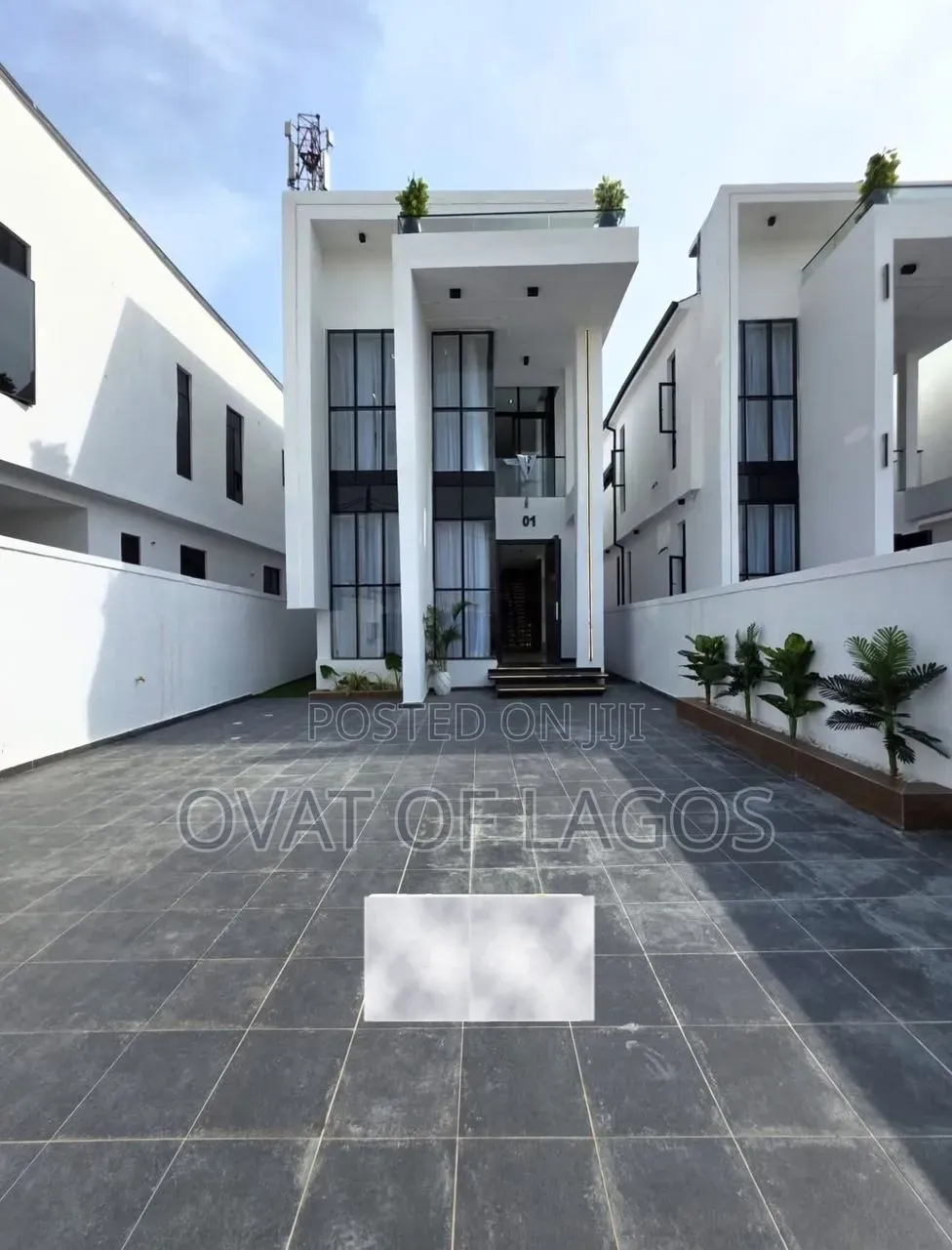 5bdrm Duplex in Ikota for sale