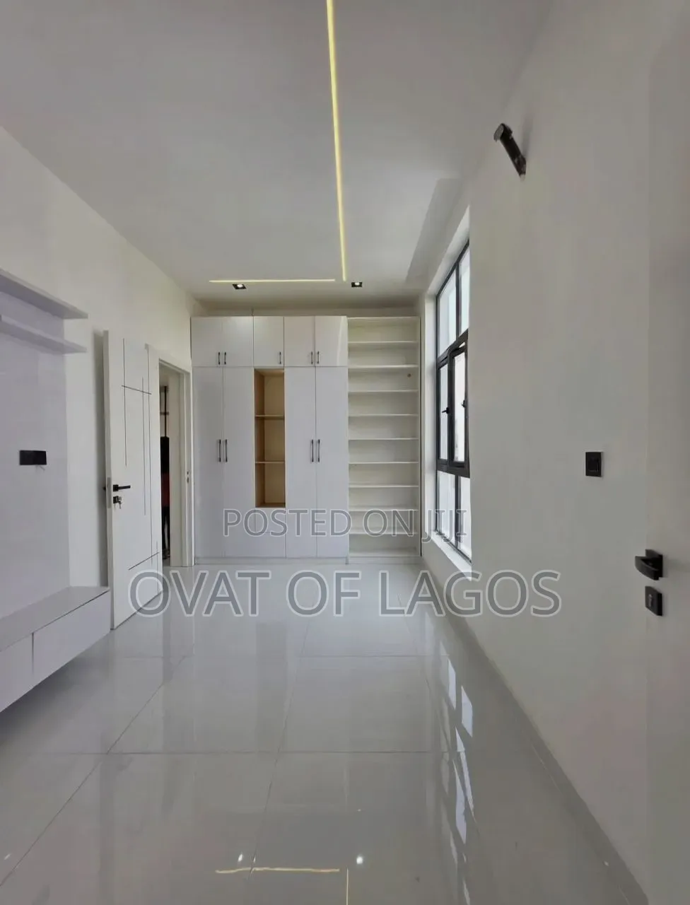 5bdrm Duplex in Ikota for sale