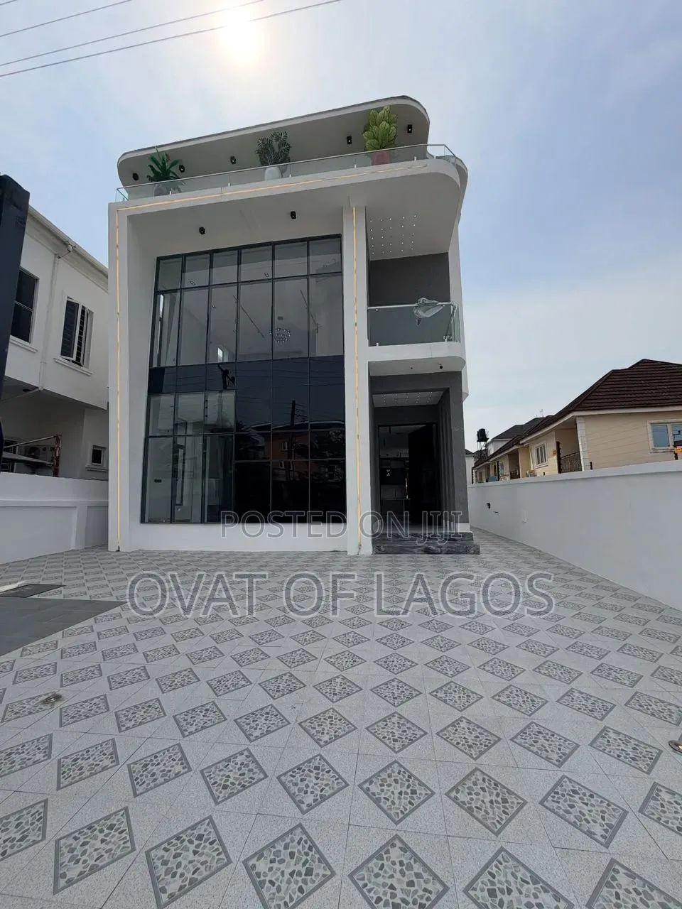 5bdrm Duplex in Chevron Tool Gate for sale