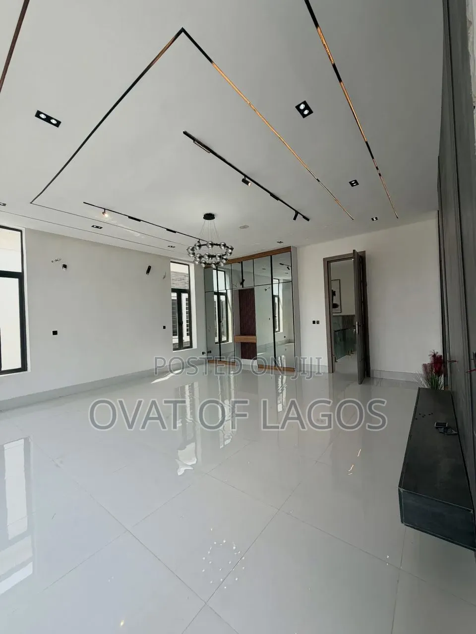 5bdrm Duplex in Chevron Tool Gate for sale