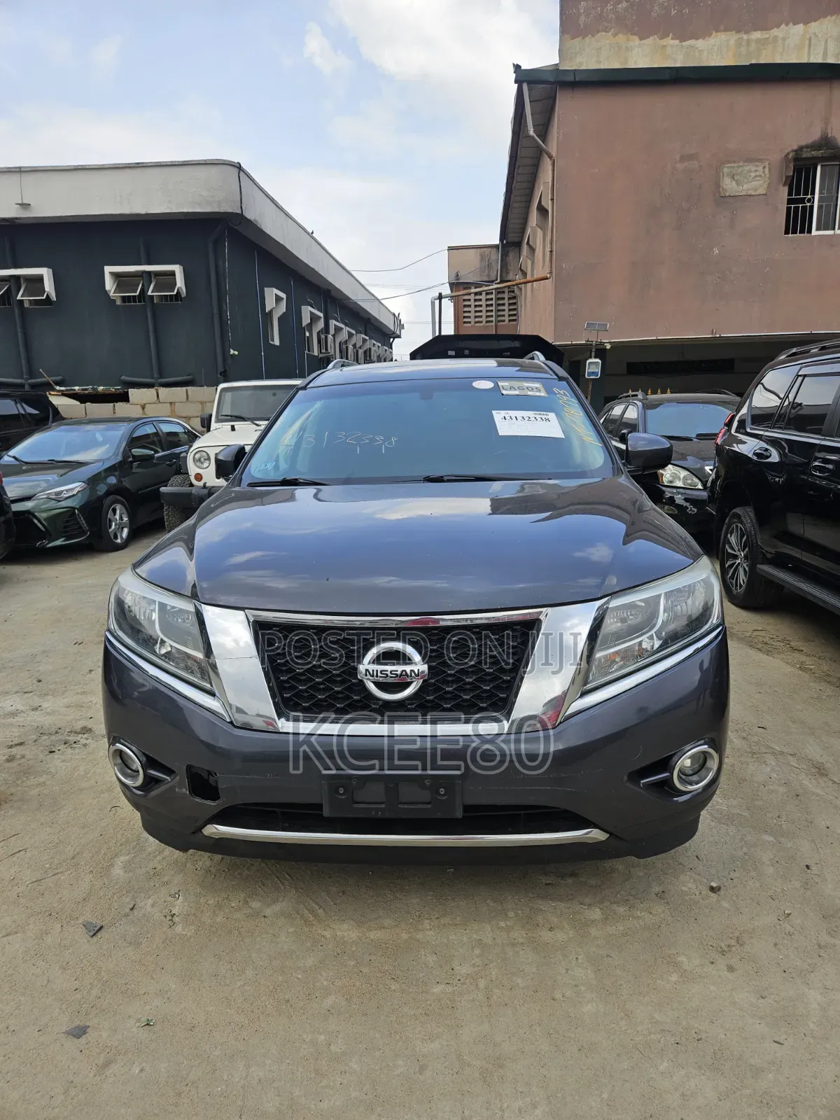 Nissan Pathfinder Platinum 4dr SUV (3.5L 6cyl CVT) 2014 Gray