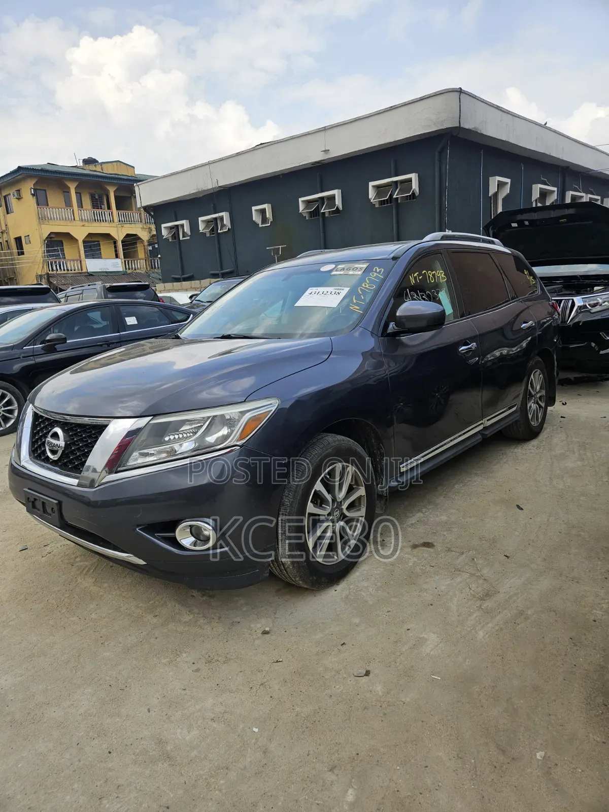 Nissan Pathfinder Platinum 4dr SUV (3.5L 6cyl CVT) 2014 Gray