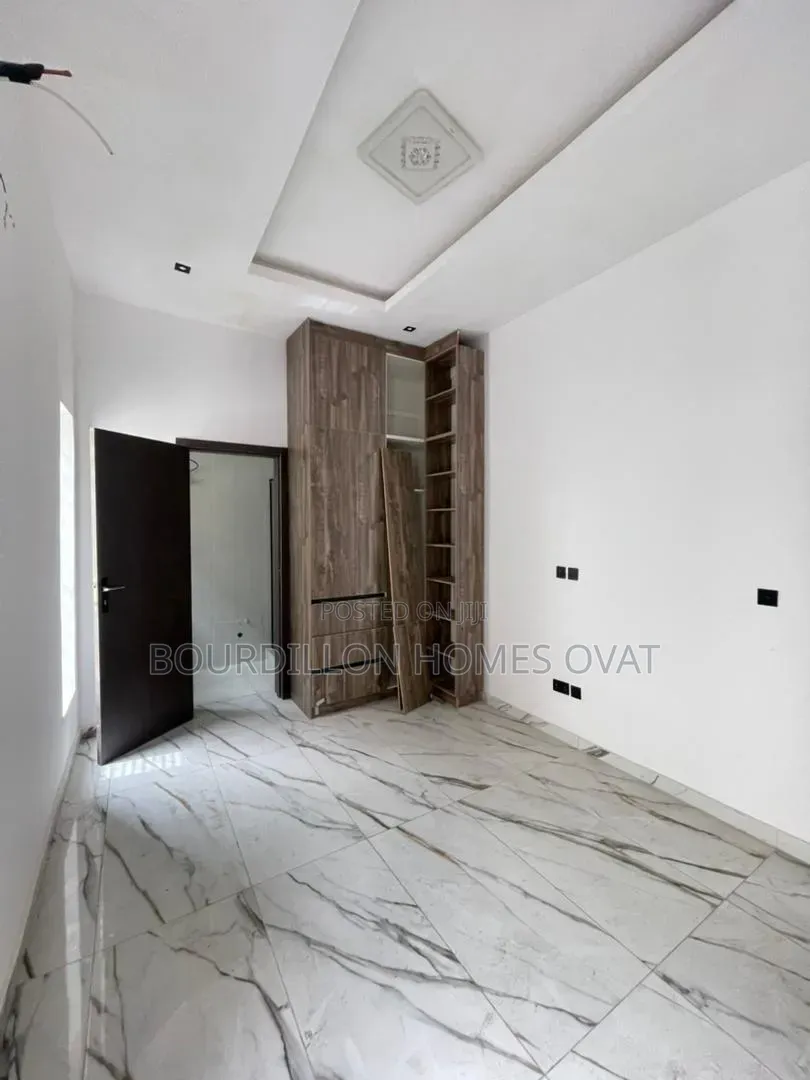5bdrm Duplex in Osapa London Lekki for sale